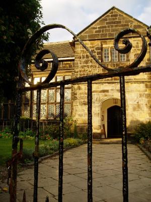 Oakwell Hall - gate